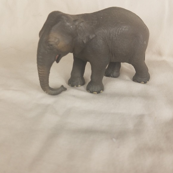 schleich Other - Schleich Asian Elephant Female Figurine 2004 Retired Wildlife Animal Toy 14342